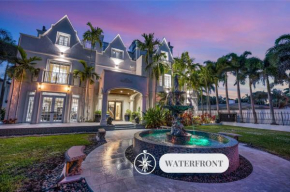 The Modern Castle Canal View Access Rooftop Living Greenhouse VlLLAS